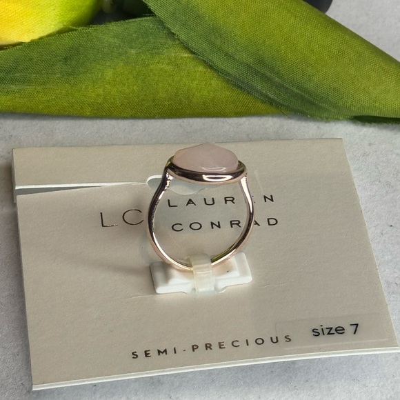 Lauren Conrad Rose Gold Tone Pink Semi Precious Stone Ring Size 7 only - Picture 3 of 4